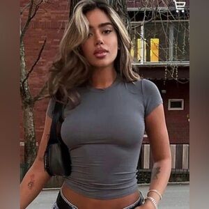 SKIMS Fits Everybody T-Shirt